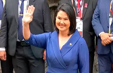 Keiko Fujimori juramentar� con vestido azul