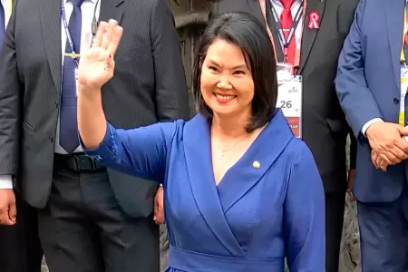 Keiko Fujimori juramentar� con vestido azul
