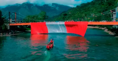 Izan la bandera m�s grande sobre el r�o Huallaga.