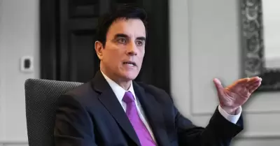 Carlos Esp� conf�a en una oposici�n "leal y democr�tica"