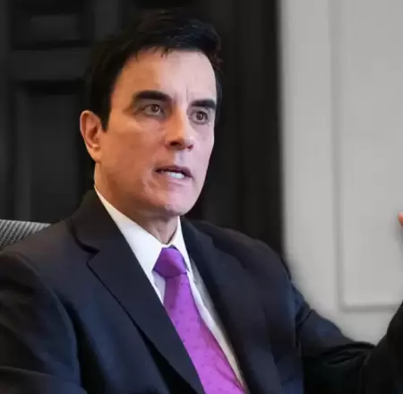Carlos Esp� conf�a en una oposici�n "leal y democr�tica"