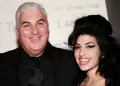 Padre de Amy Winehouse deber� pagar millonaria cifra a las amigas de la cantante