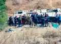 Autob�s de pasajeros se sali� de la carretera y volc�: reportan m�s de 20 muertos y m�s de 40 heridos