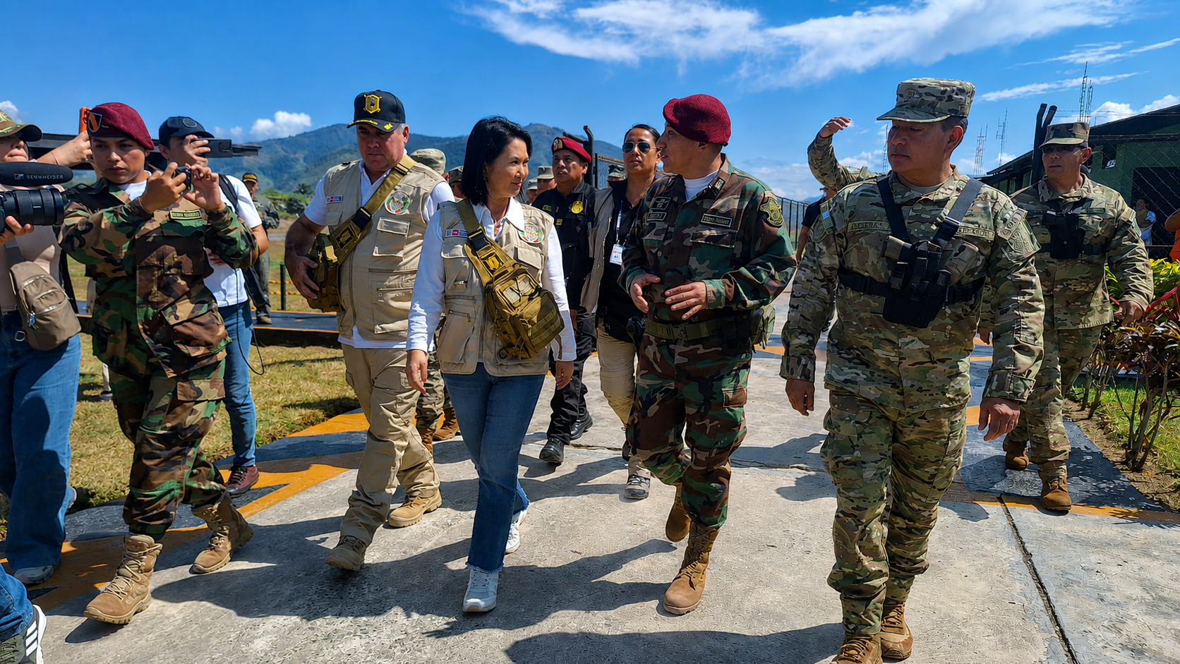 Presidenta Keiko Fujimori llega a la ciudad de Mazamari para visitar base militar del VRAEM