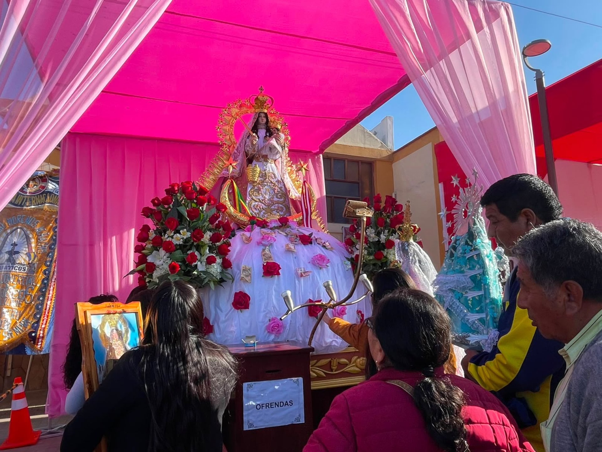 Virgen de Copacabana: Fieles y devotos expresan fe y devoción durante ...