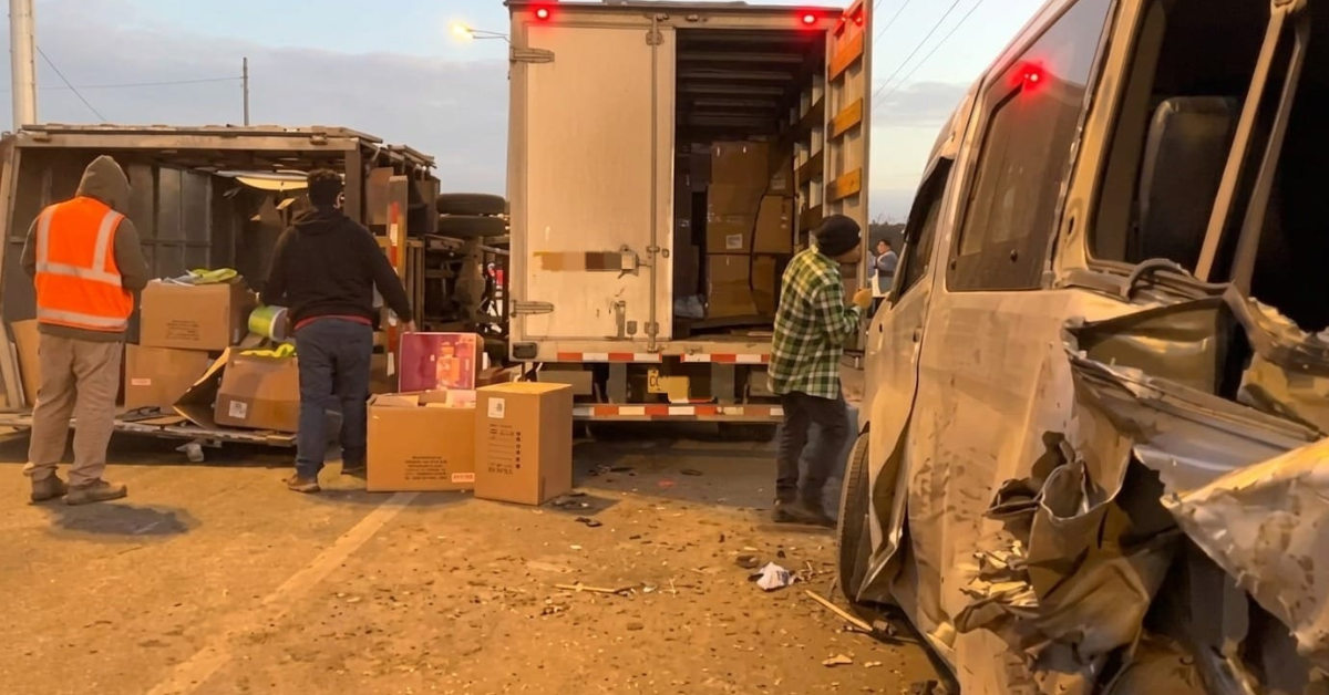 Bus de carga pesada cargaba consigo paquetes