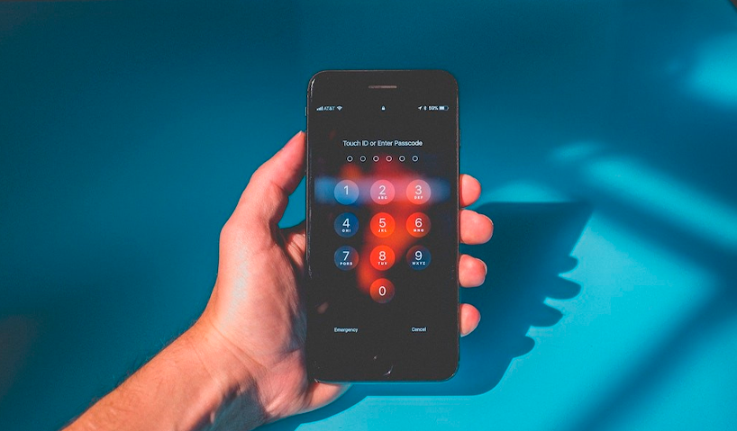 No utilizar un PIN, patrón o biometría permite que cualquier persona acceda a tu celular y cometer actos ilícitos.