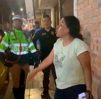 Mujer aseguró tener un familiar fiscal para librarse de intervención.