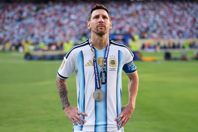 Lionel Messi, con la medalla de plata tras la derrota de Argentina ante España en la final del Mundial 2026