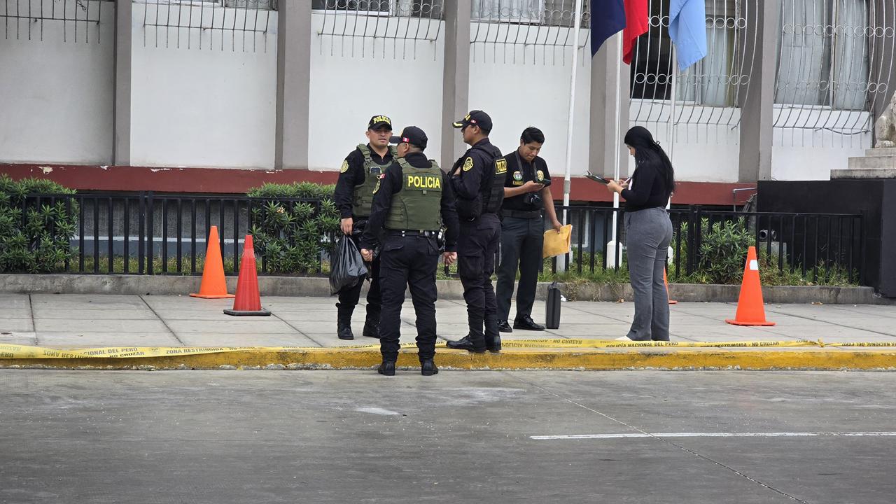Efectivos de la Policía Nacional llegaron hasta exteriores del Poder Judicial del Callao