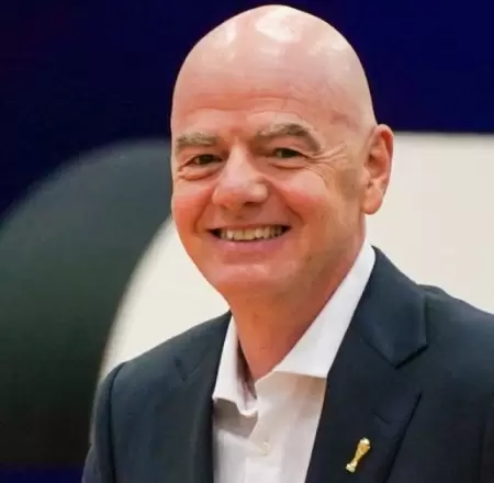 UEFA exige la salida de Infantino