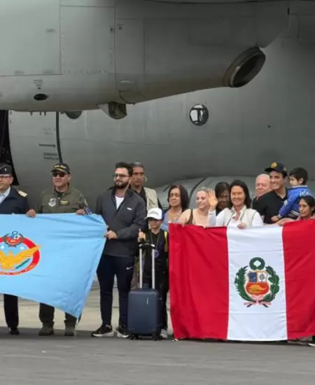 Aterrizan en el pa�s 10 peruanos desde Venezuela