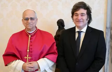 Javier Milei saluda la llegada del Papa Le�n XIV a su pa�s a inicios de noviembr