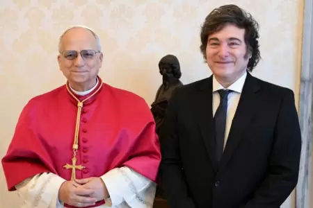 Javier Milei saluda la llegada del Papa Le�n XIV a su pa�s a inicios de noviembr