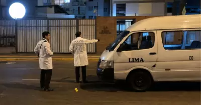 Conductor de una combi informal fue atacado a balazos por presuntos sicarios