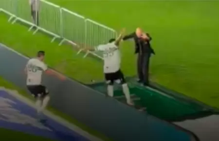 El jugador cay� al vac�o mientras celebraba.