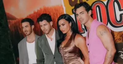Demi Lovato y los Jonas Brothers en Camp Rock 3