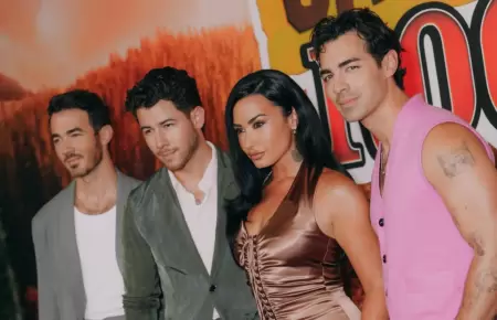 Demi Lovato y los Jonas Brothers en Camp Rock 3