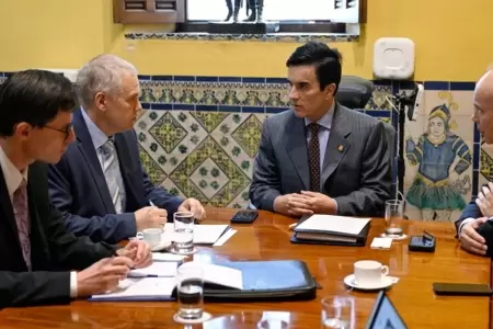 Canciller Carlos Esp� mantuvo sesi�n con embajador ruso por peruanos elistados e