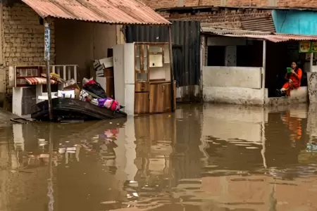 En el distrito de VES, 20 viviendas son inundadas por rotura de tuber�a