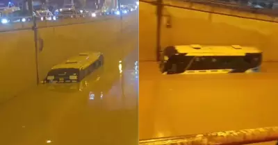 Bus queda atrapado en �valo Nueva Esperanza tras intensa lluvia