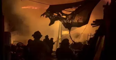 Incendio en almac�n de reciclaje en VES