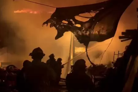 Incendio en almac�n de reciclaje en VES
