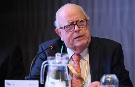 Velarde resalt� la importancia de la meritocracia en las instituciones