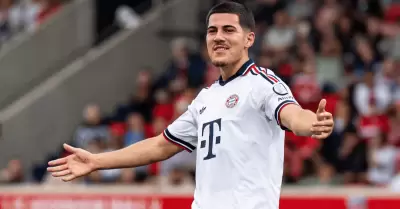 Felipe Ch�vez anota golazo de tiro libre en amistoso del Bayern M�nich