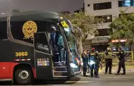 San Luis: balean bus interprovincial de Cruz del Sur con pasajeros a bordo en la avenida Canad�