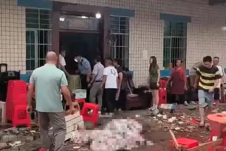 Derrumbe de muro en una vivienda de China.