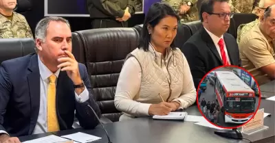 Keiko recibe informe de Fuerzas Armadas