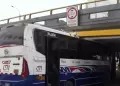 Bus de transporte p�blico queda atrapado bajo puente en el cruce de la avenida Brasil con La Marina