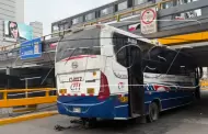Bus de transporte público queda atrapado bajo puente en el cruce de las avenidas Brasil con La Marina