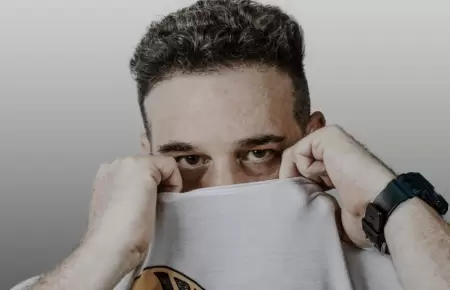 Jeffry Fischman estrena "Verte" y celebra la menci�n de Billboard a Libido