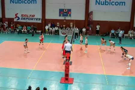 Per� perdi� ante una Argentina que se impuso