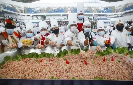 El ceviche m�s grande del mundo reuni� chefs de varios regiones del Per�