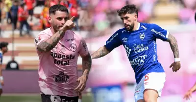 Conjunto rosado domin� al 'Pap�' en el torneo local.