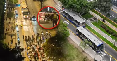 El carril del corredor fue bloqueado por manifestantes colectiveros.