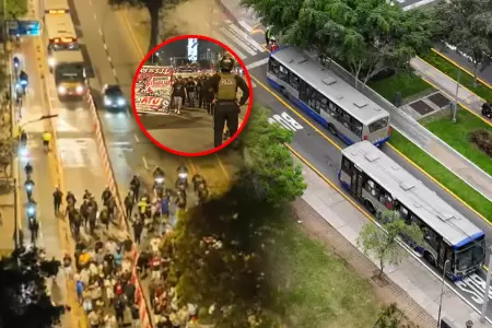 El carril del corredor fue bloqueado por manifestantes colectiveros.