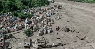 Nepal refuerza labores de b�squeda en t�neles tras riada.