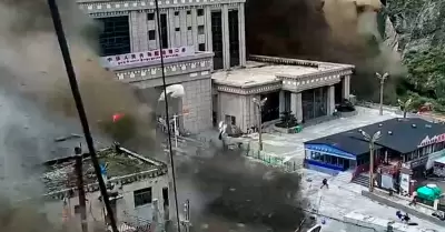 Tragedia entre Nepal y China deja m�s de 150 fallecidos y 400 desaparecidos.