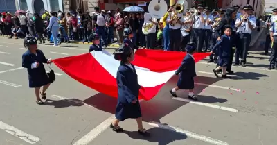 Ofrenda de la Ni�ez en Tacna.