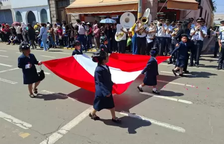 Ofrenda de la Ni�ez en Tacna.