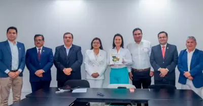 Asamblea Nacional de Gobiernos Regionales exige di�logo con Keiko Fujimori.