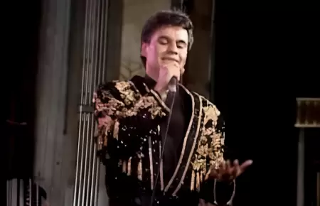 Juan Gabriel regresa al cine con su concierto en Bellas Artes