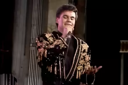 Juan Gabriel regresa al cine con su concierto en Bellas Artes