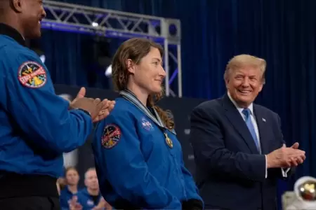 El presidente de Estados Unidos conmemor� a los astronautas
