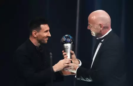 Gianni Infantino y Messi