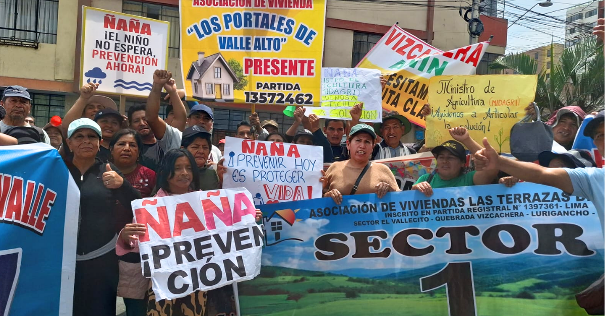 Pobladores de Ñaña protestan en exteriores del Midagri y exigen medidas preventivas ante el Fenómeno El Niño